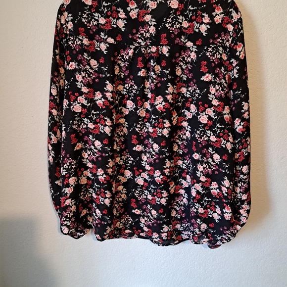 Elle floral button down blouse. XLarge - Picture 6 of 11
